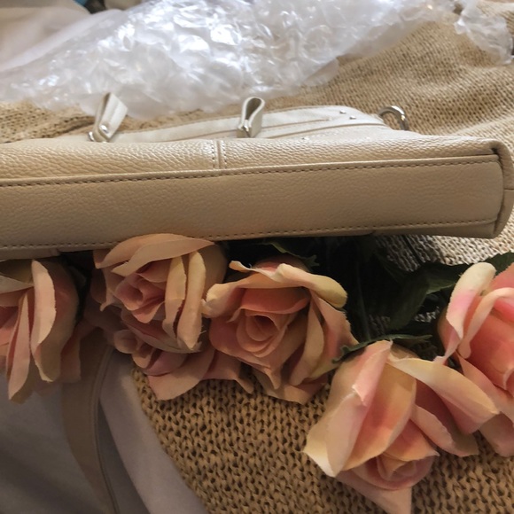 👗Ivory Stone & Co. Leather Crossbody Bag - Picture 6 of 6